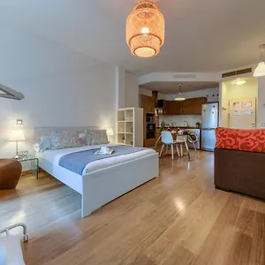 https://lyrioshomes-apartamento-estudio-la-biznaga.hotelsinnerja.org