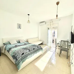 https://luna-rooms-centro.1costadelsol.com